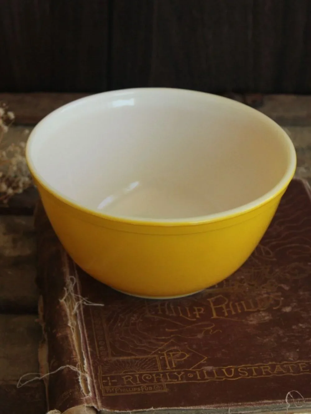 Vintage 1960s 1970s Pyrex #402 Yellow Daisy Mixing Bowl, 1.5 Quart, Retro Kitche